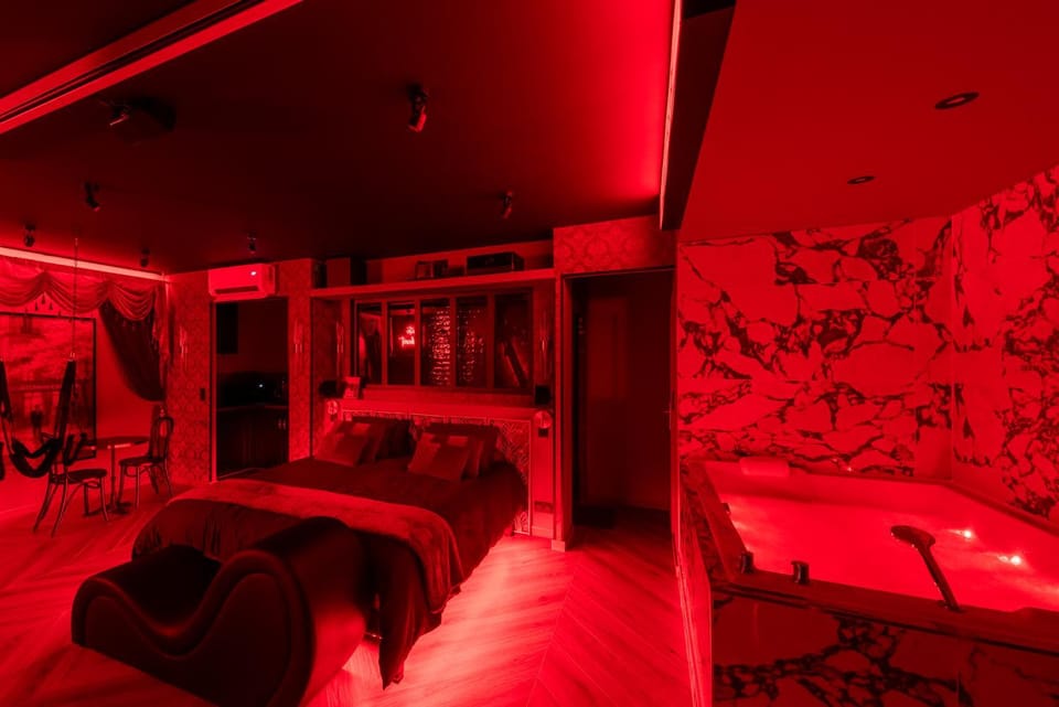 Hot Tub, Photo of the whole room