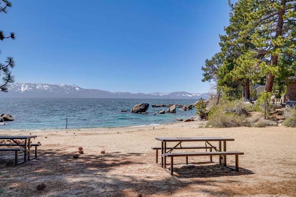 Beach and Skiing at Zephyr Cove house House in Zephyr Cove