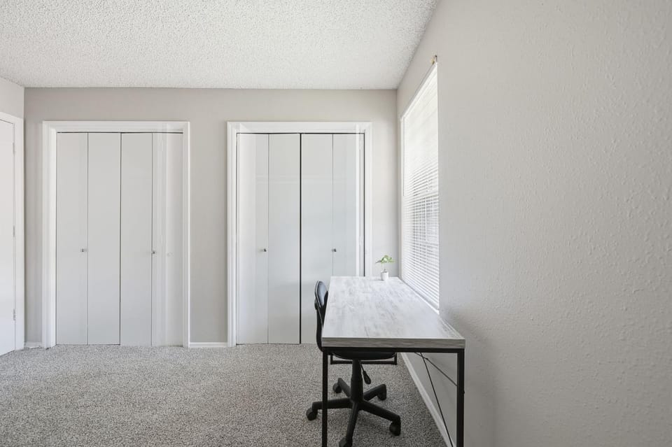Comfortable layout with fireplace and dining area Apartment in Hermitage