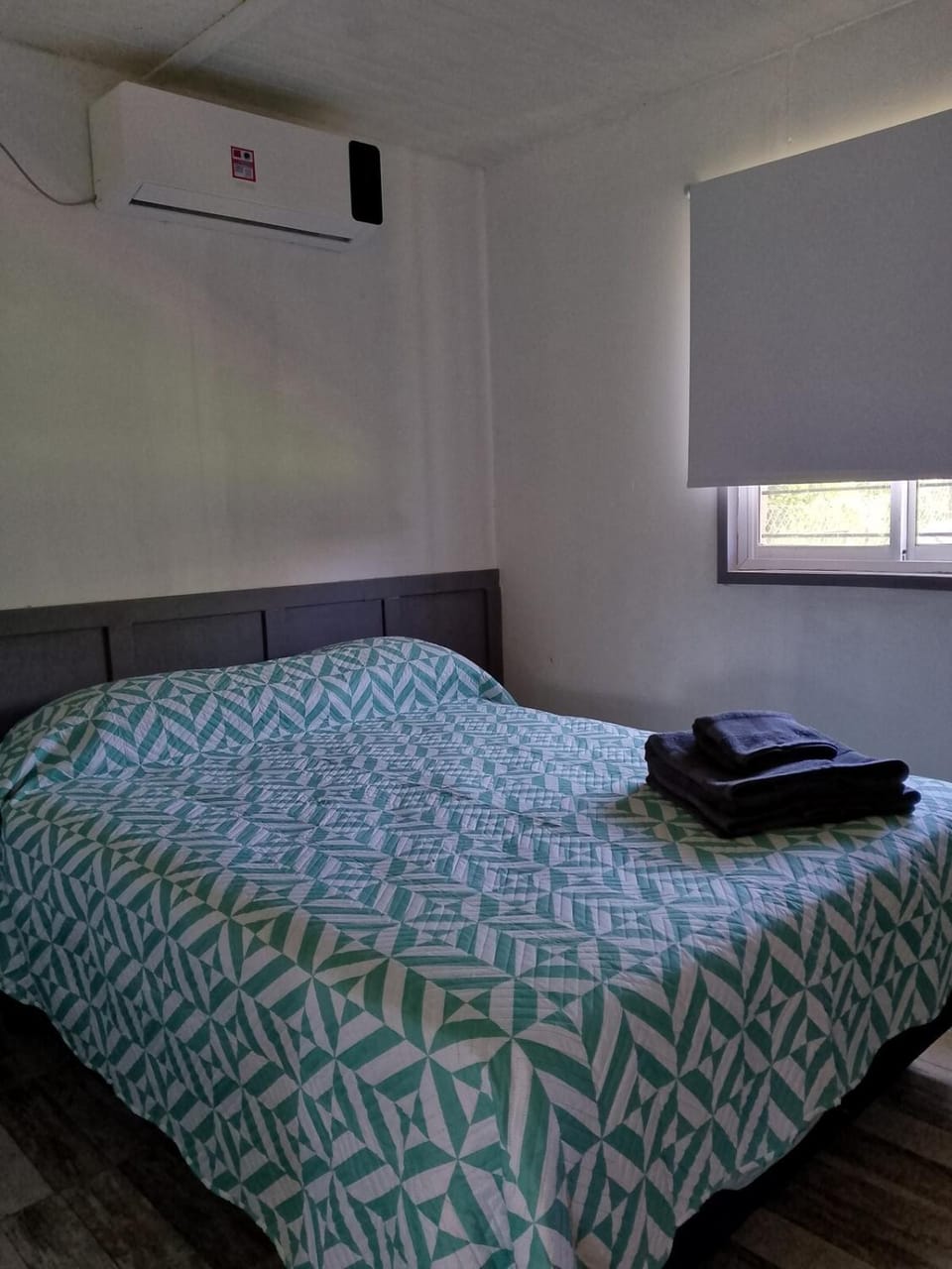 Bed, Bedroom, towels, air conditioner