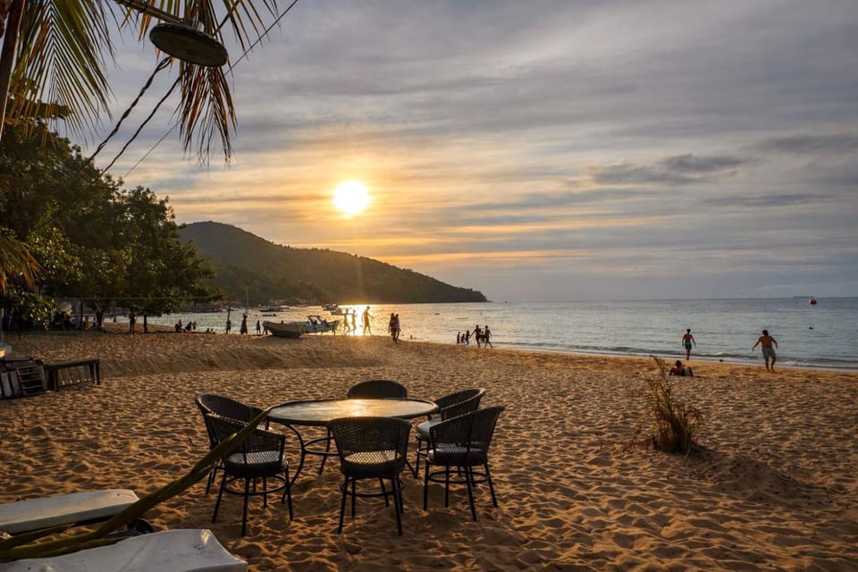Day, Natural landscape, View (from property/room), Dining area, Beach, Sea view, Sunset