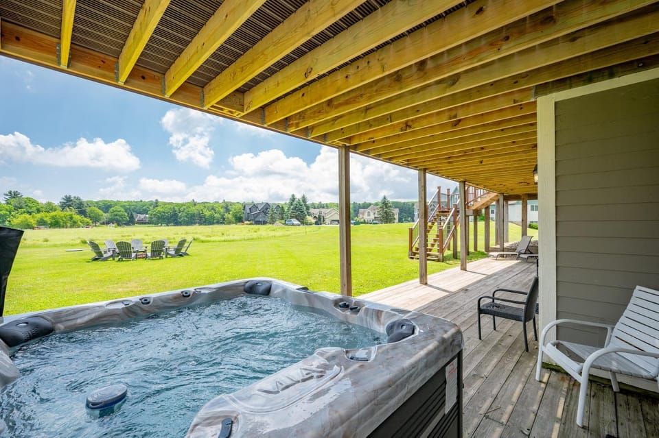 Wine and Roses by Railey Vacations House in Deep Creek Lake