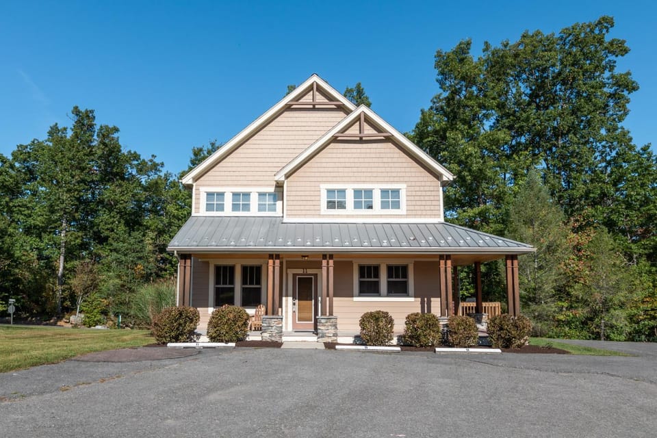 Triple-T Lodge by Railey Vacations House in Deep Creek Lake