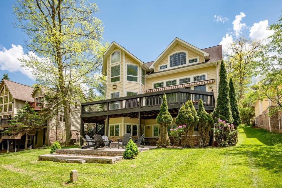 The Lakes the Limit by Railey Vacations House in Deep Creek Lake