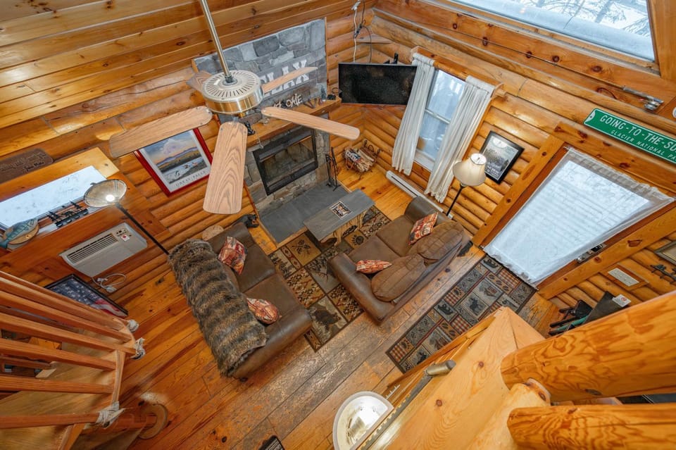 The Grizzly Den by Railey Vacations House in Deep Creek Lake