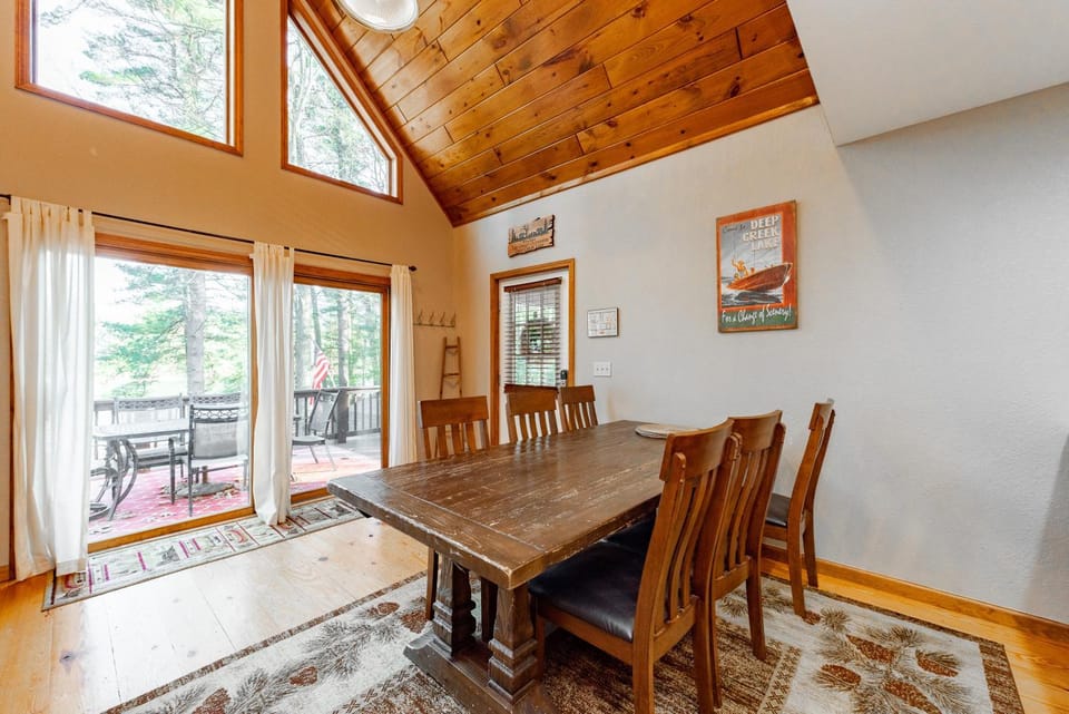 The Great Outdoors by Railey Vacations House in Deep Creek Lake