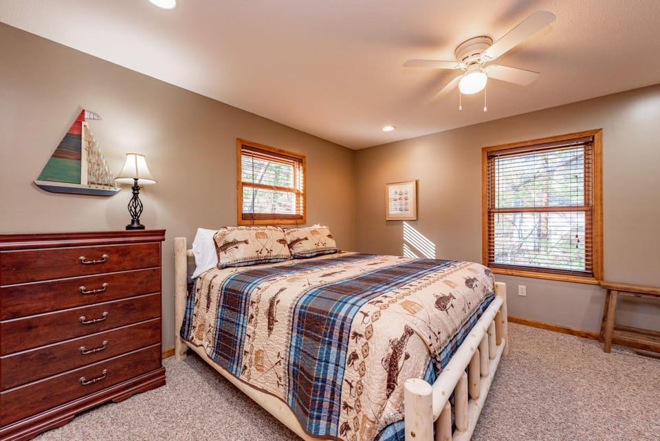 The Great Outdoors by Railey Vacations House in Deep Creek Lake