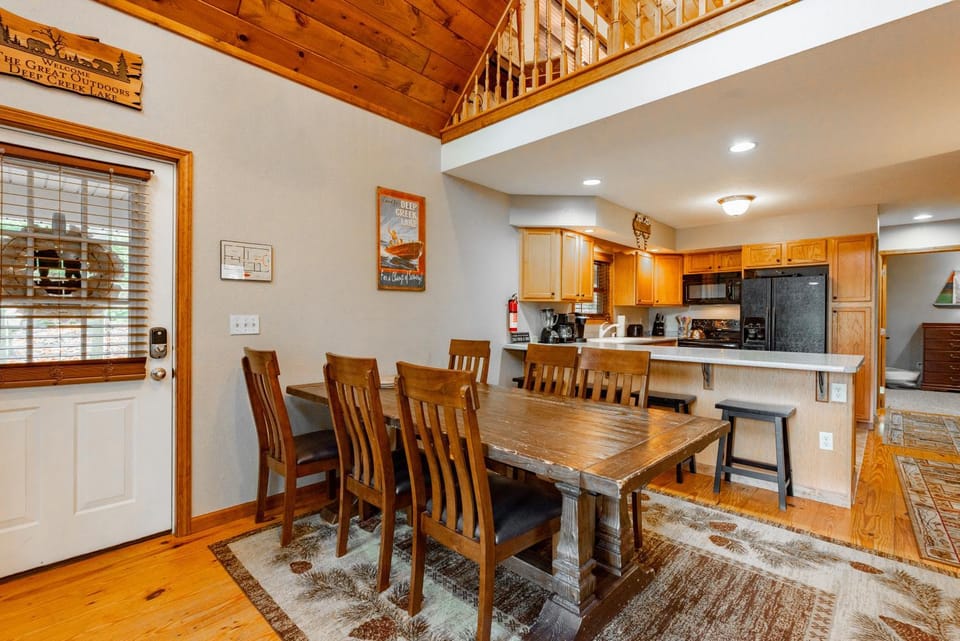The Great Outdoors by Railey Vacations House in Deep Creek Lake