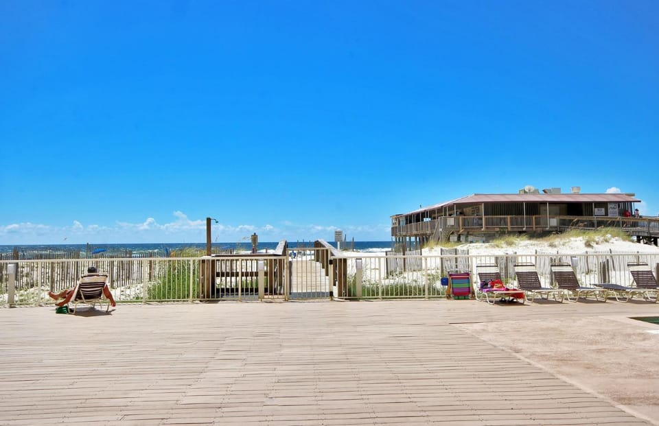 Boardwalk 483 by Youngs Suncoast Apartment in Gulf Shores
