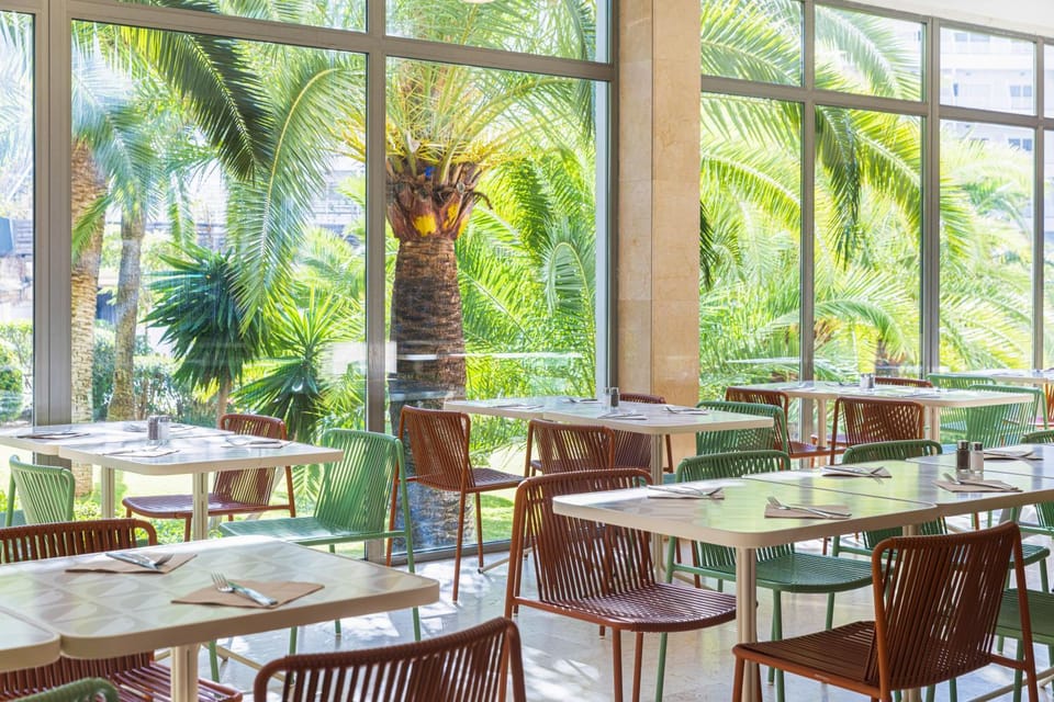Restaurant/places to eat, Garden, View (from property/room), Dining area