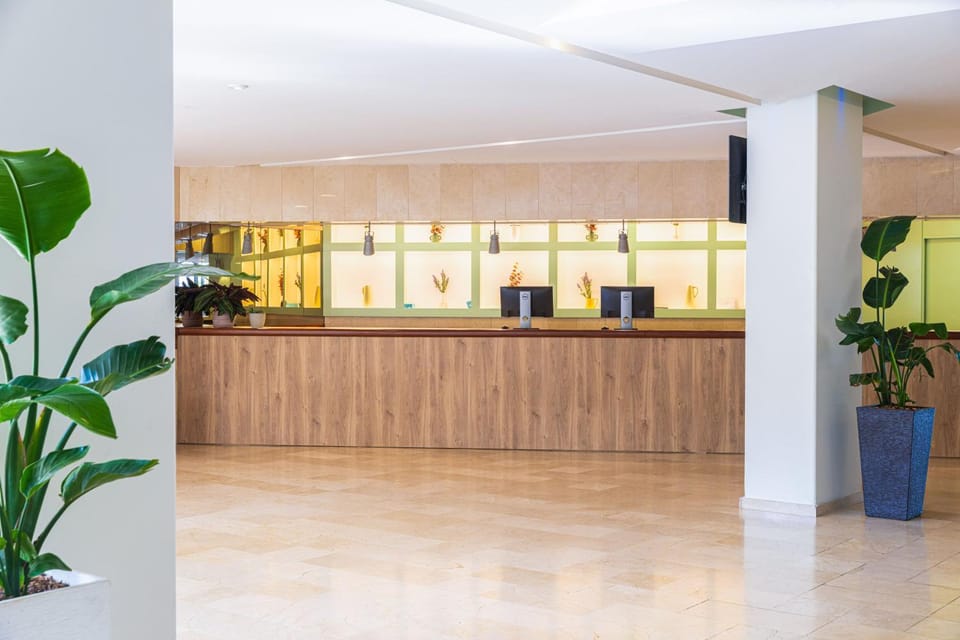 TV and multimedia, Lobby or reception