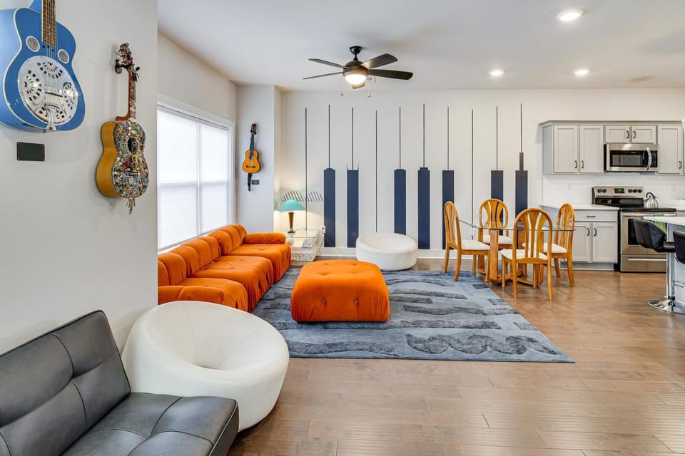 6 Mi to Broadway: Nashville Townhome w/ Balcony! House in Nashville