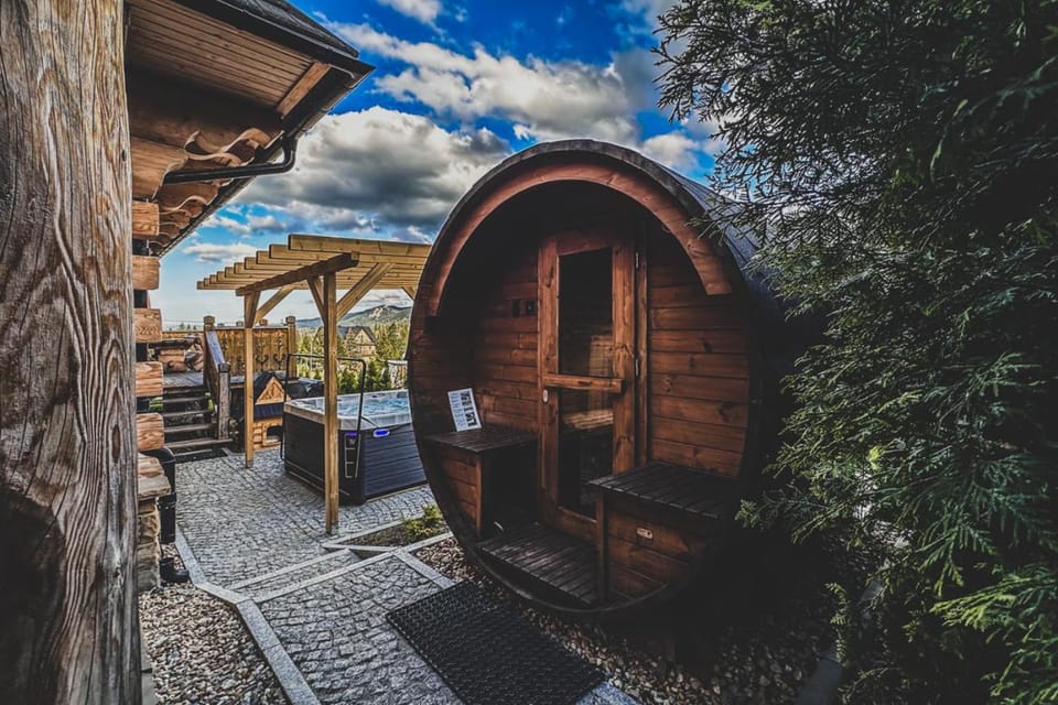 Hot Tub, Sauna