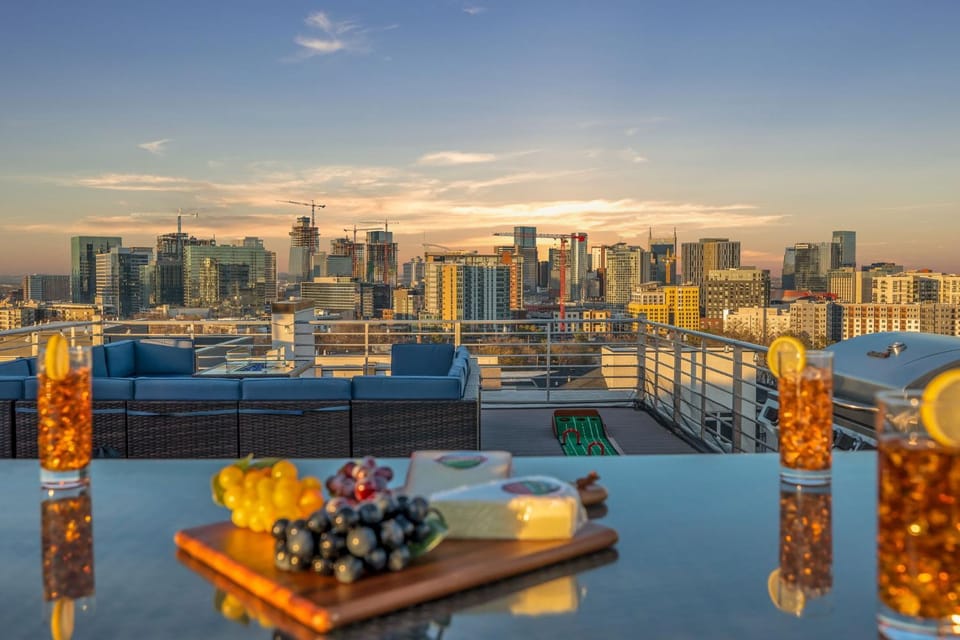 The Skyline Social - Retreat & Private Rooftop House in Nashville