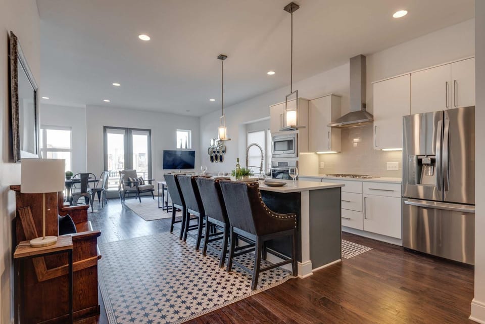 The Skyline Social - Retreat & Private Rooftop House in Nashville