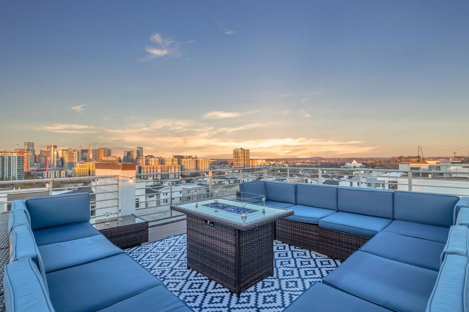The Skyline Social - Retreat & Private Rooftop House in Nashville