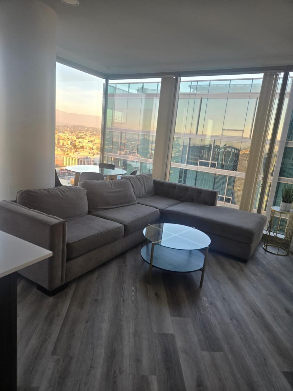 2 Bedroom with City Views Apartment in San Fernando Valley