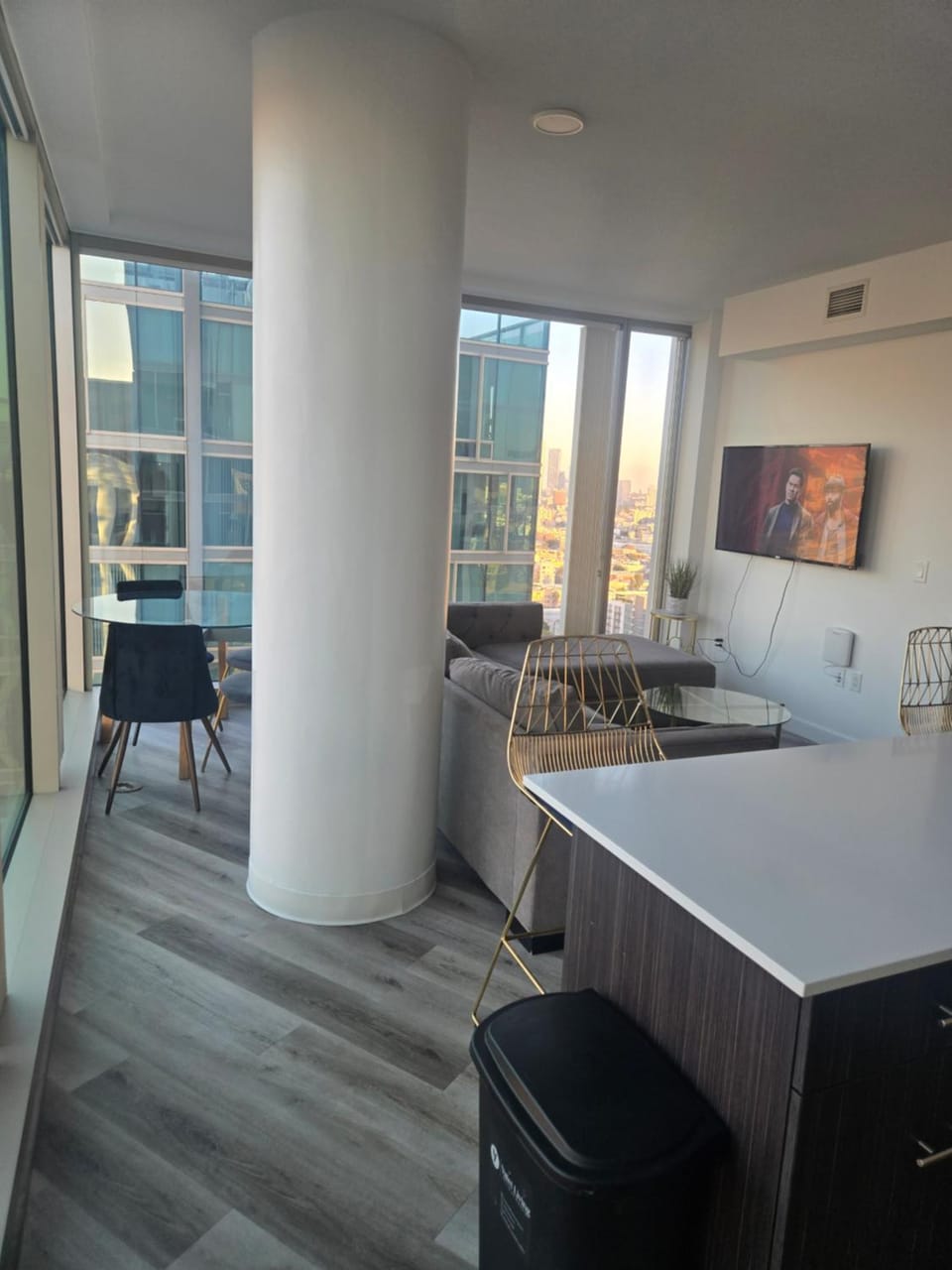 2 Bedroom with City Views Apartment in San Fernando Valley