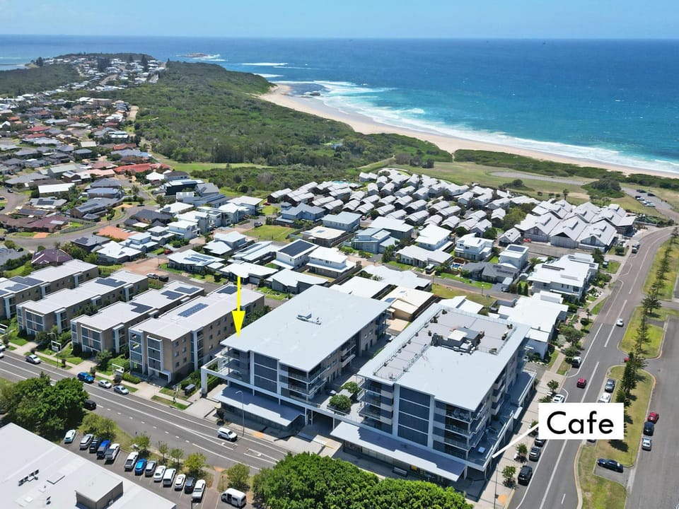 Oceanview Penthouse Caves Beach Apartment in Swansea