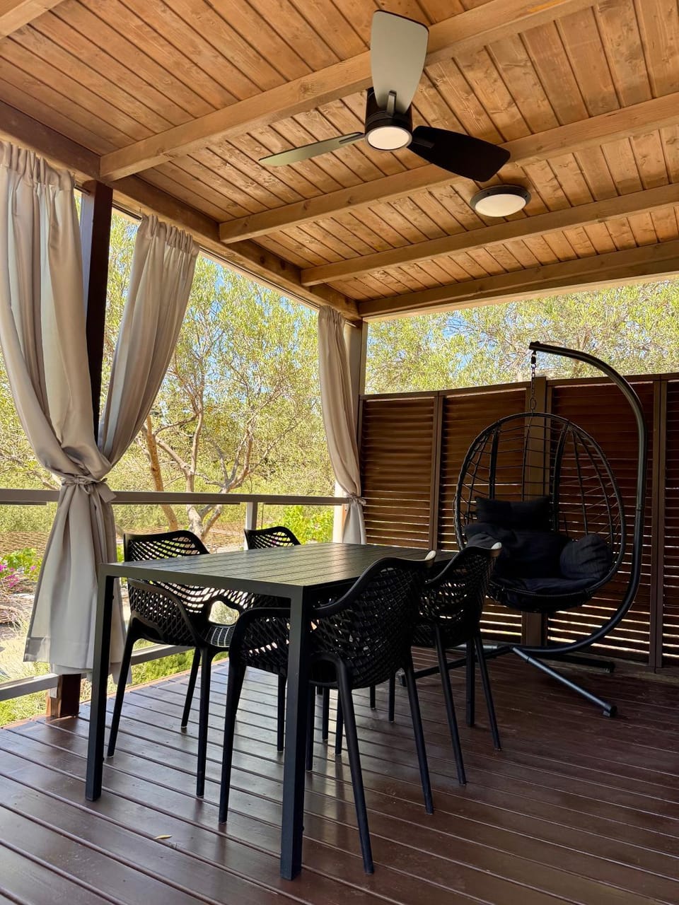 Property building, Balcony/Terrace, sunbed