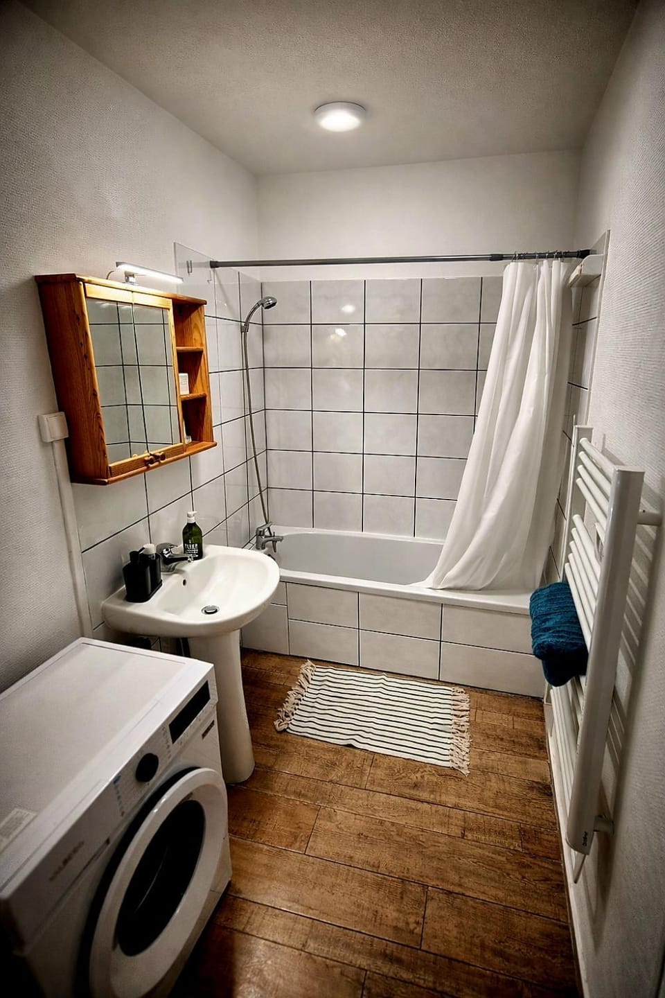 Bathroom, Bath, towels