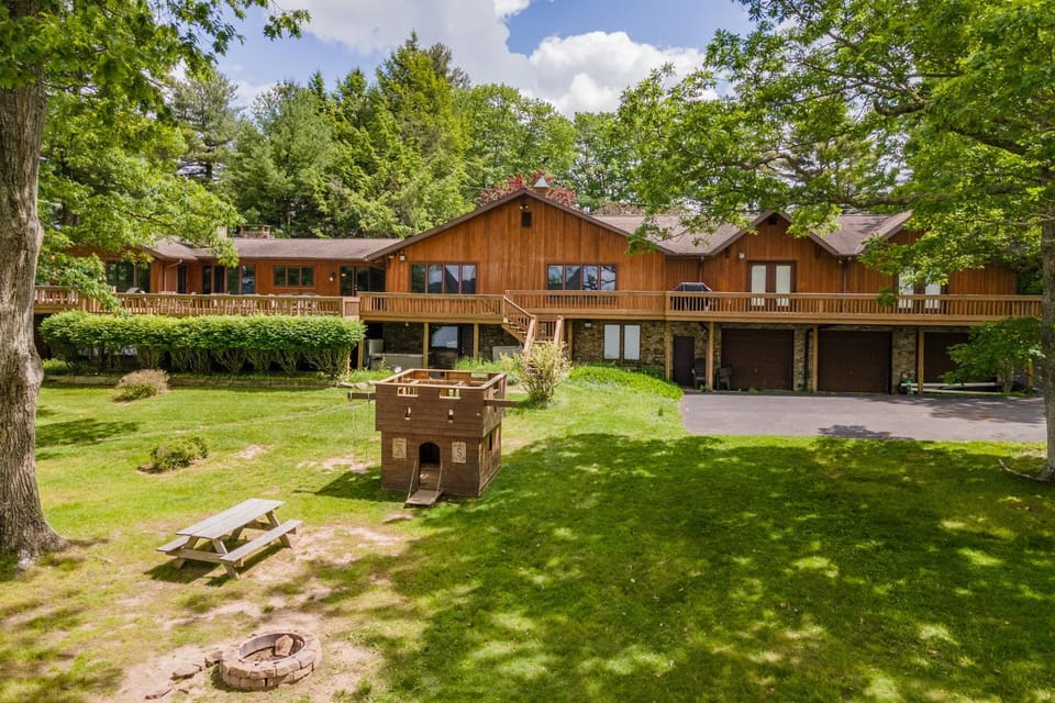 Paradise Point by Railey Vacations House in Deep Creek Lake