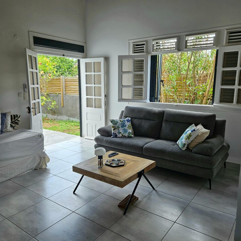 Living room, Garden view, Sea view