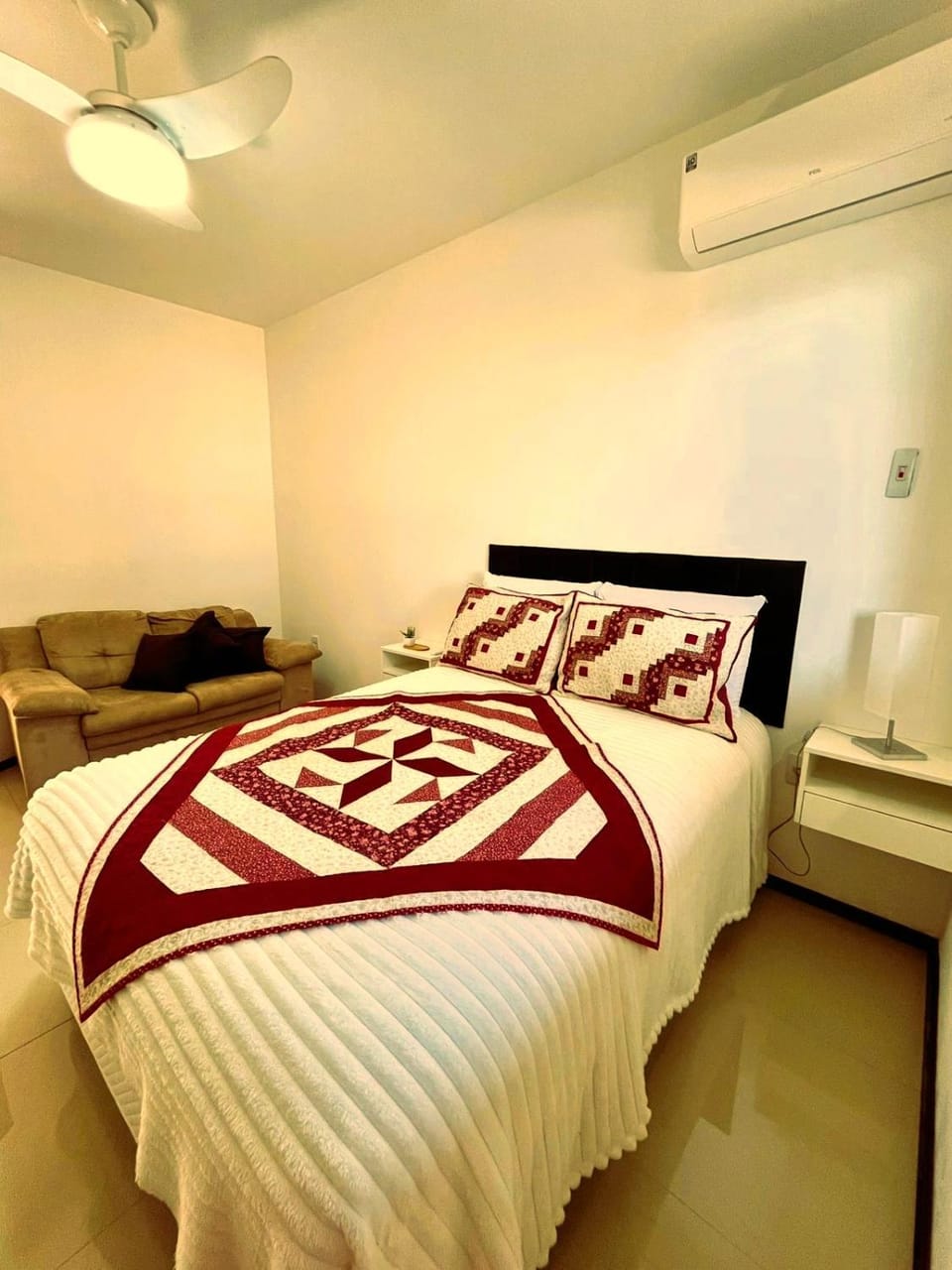 Bed, Photo of the whole room, Bedroom, air conditioner