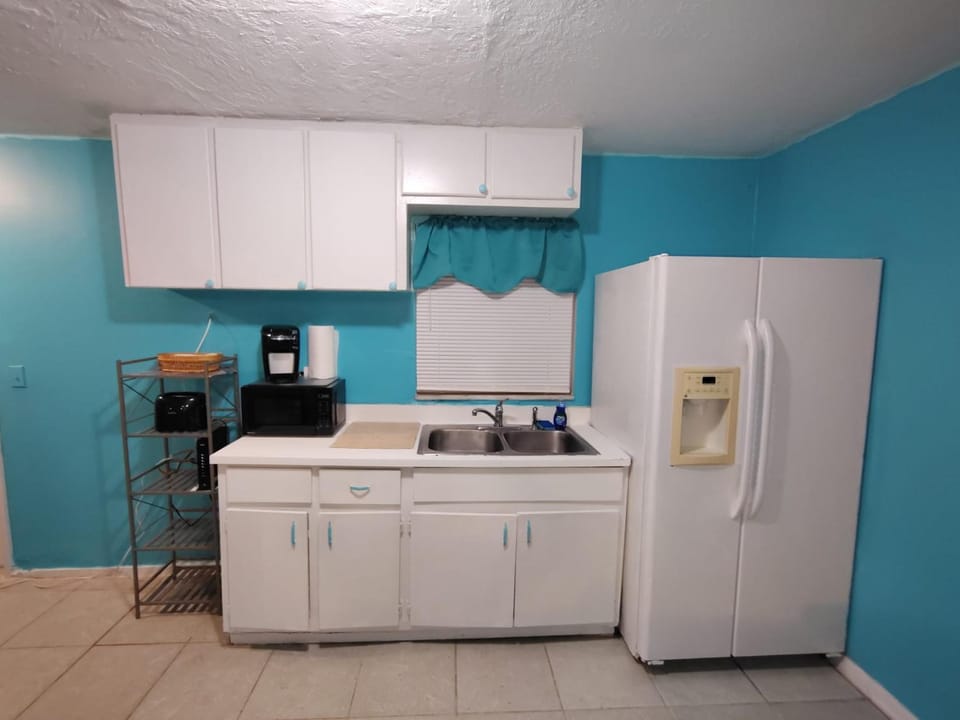Kitchen or kitchenette, oven