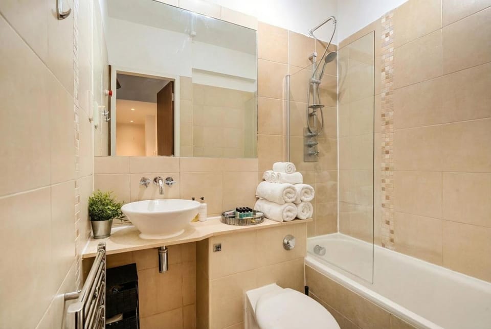 Bathroom, Bath, towels