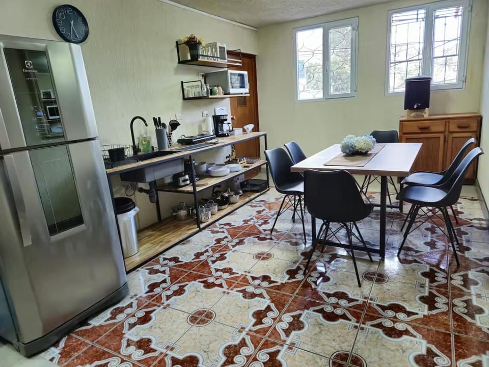 Kitchen or kitchenette, Dining area, Communal kitchen