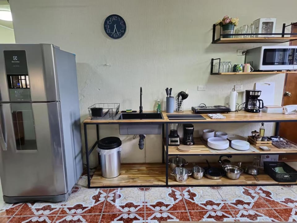 Kitchen or kitchenette, Communal kitchen