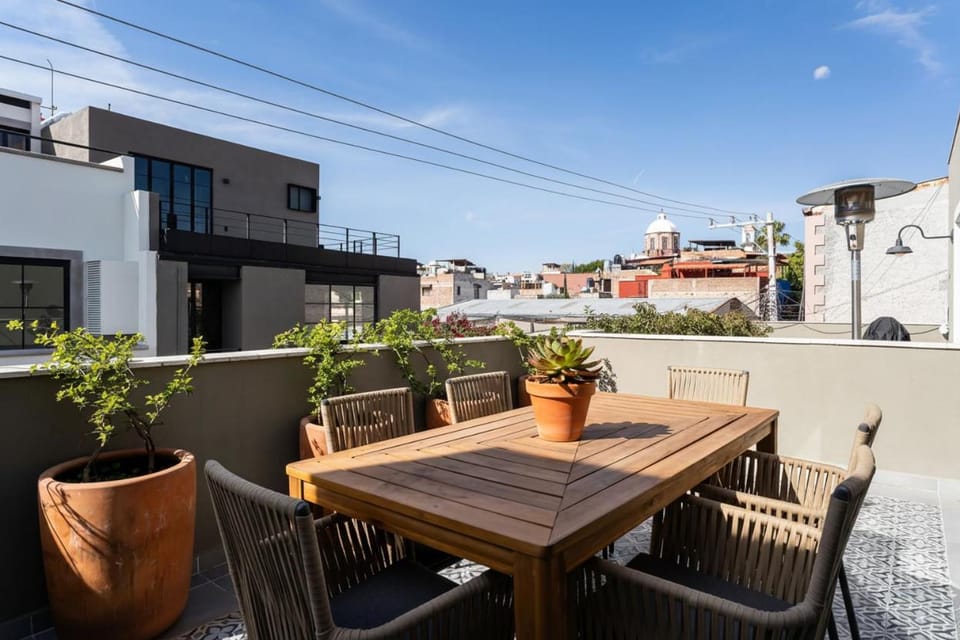 Patio, View (from property/room), Balcony/Terrace, Dining area, City view