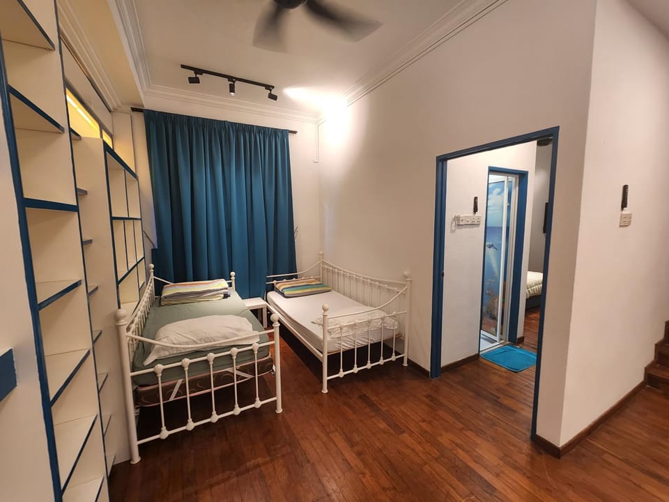 Gurney Vacation Gathering Comfy Home - Solok Burma House in George Town