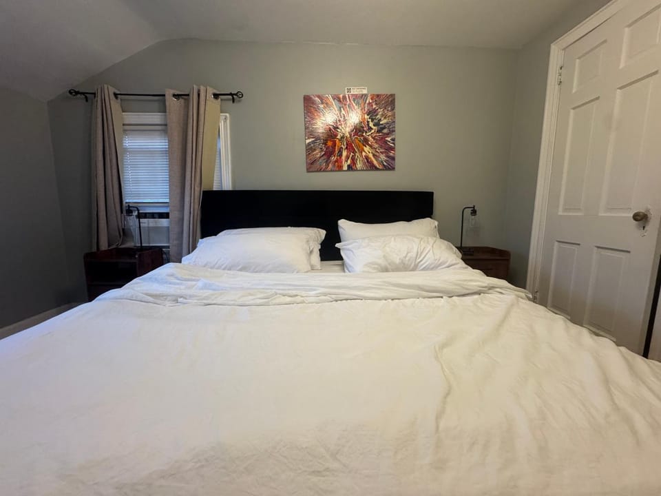 Bed, Photo of the whole room, Bedroom