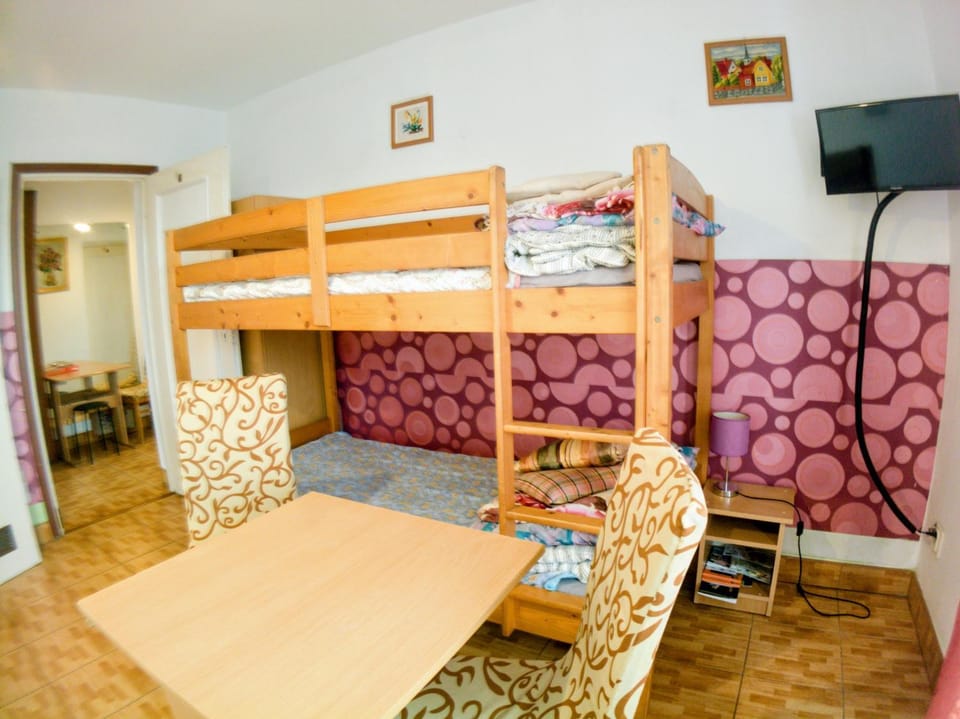 Communal lounge/ TV room, TV and multimedia, bunk bed
