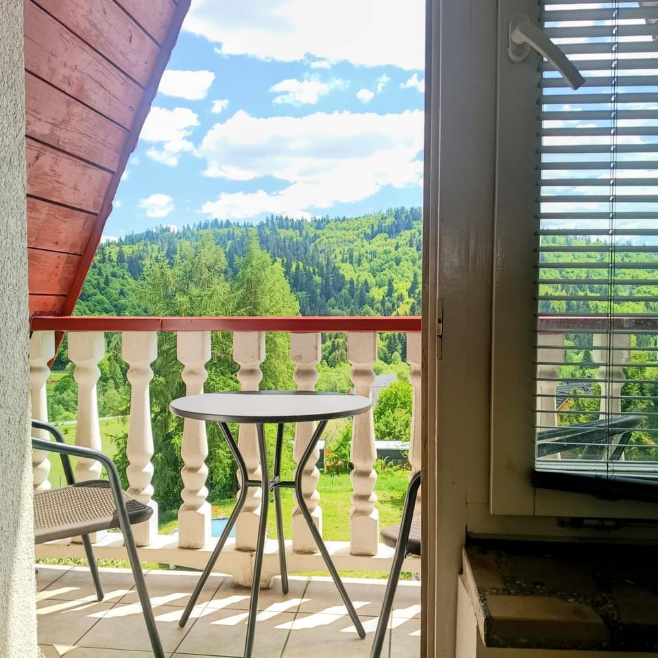 View (from property/room), Balcony/Terrace, Mountain view, furniture