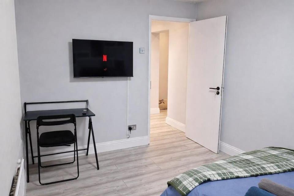 4-Bedroom Stratford near Olympic Park London Apartment in London