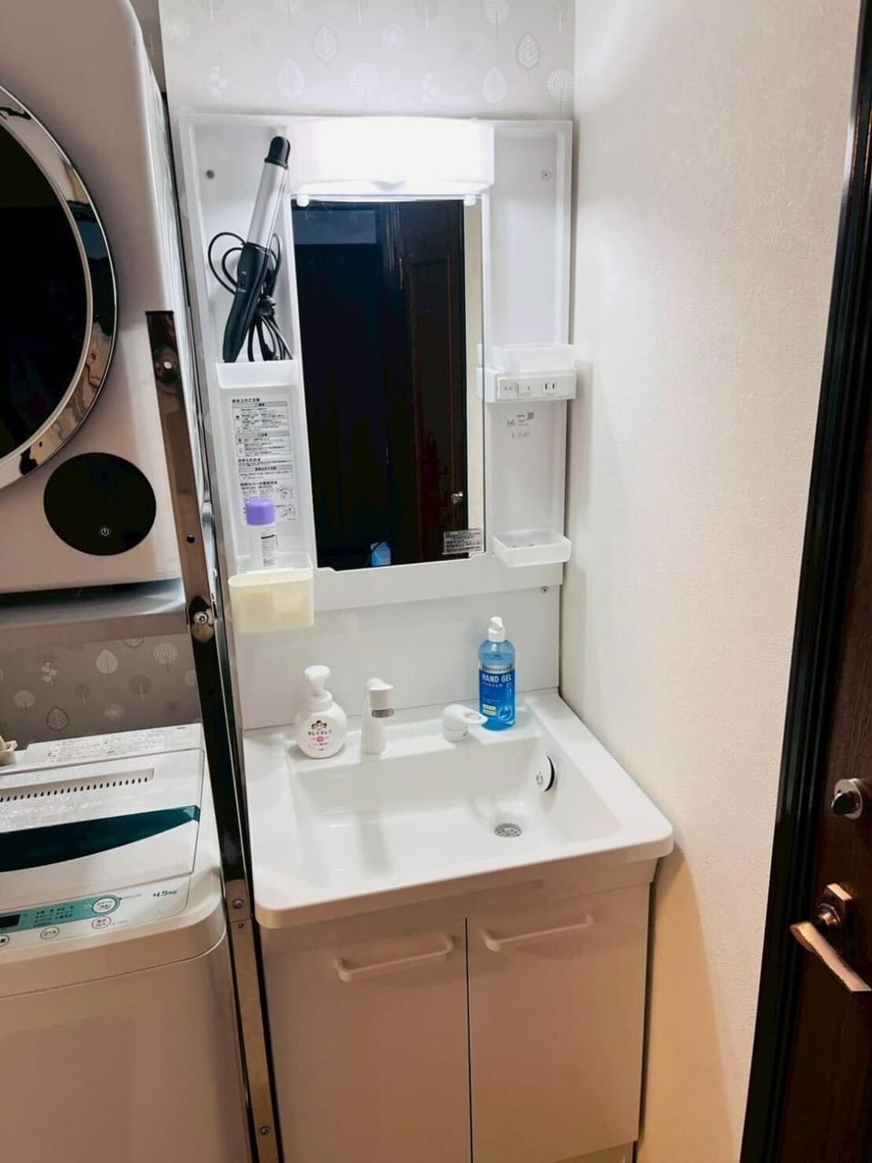 海まで徒歩1分 駅まで8分 畳でくつろぐフルリノベの静かなお家 Apartment in Nagano Prefecture