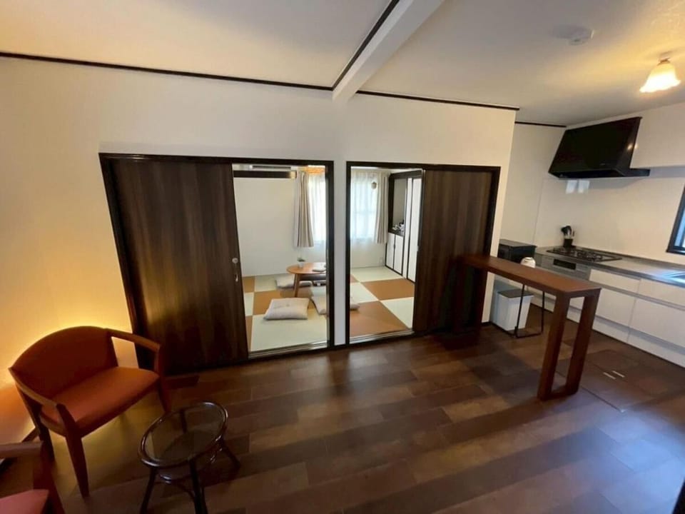海まで徒歩1分 駅まで8分 畳でくつろぐフルリノベの静かなお家 Apartment in Nagano Prefecture