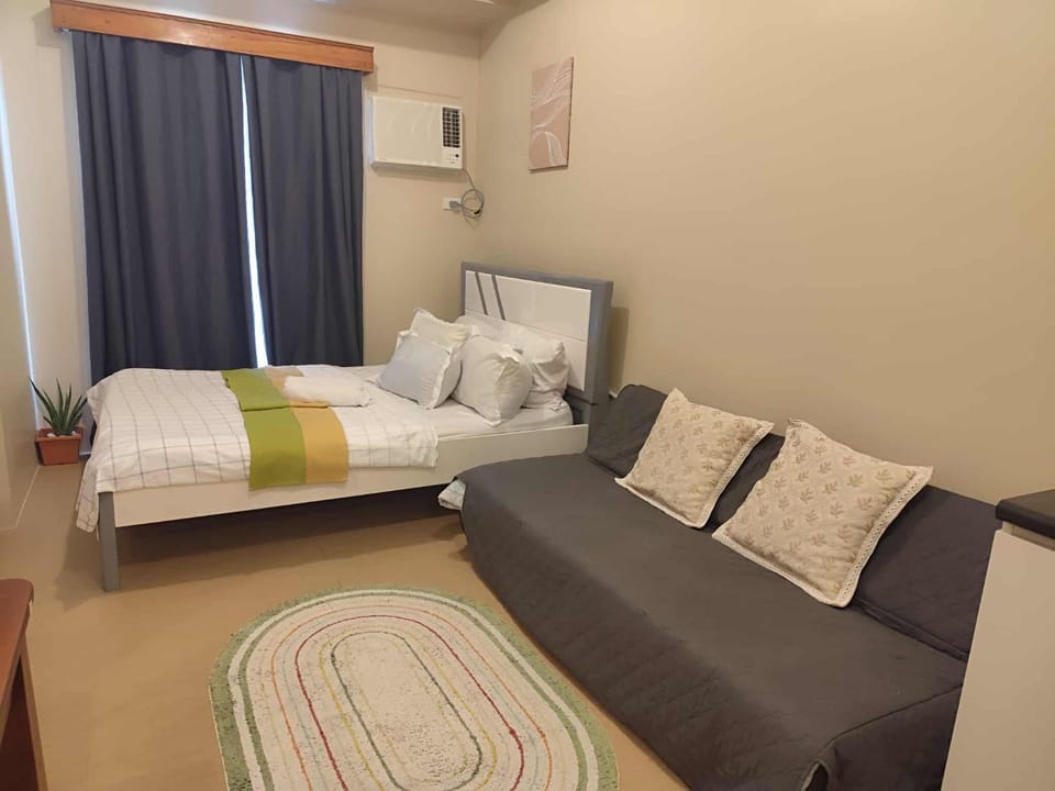 1020 T3 Atrial Iloilo Pool View Central Comfy Apartment hotel in Iloilo City