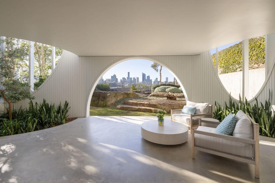 Curva, Glebe House in Sydney