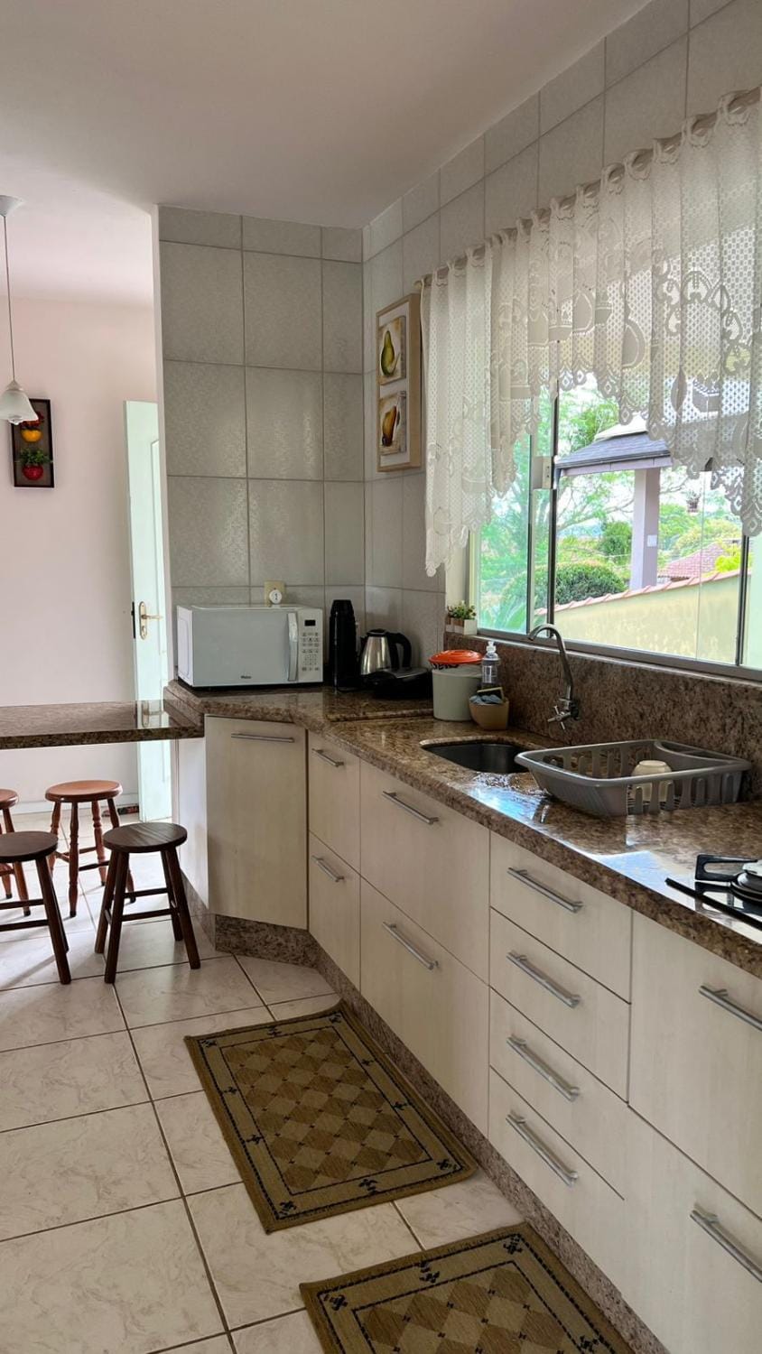 Coffee/tea facilities, Kitchen or kitchenette, Dining area, minibar, pet friendly, stove