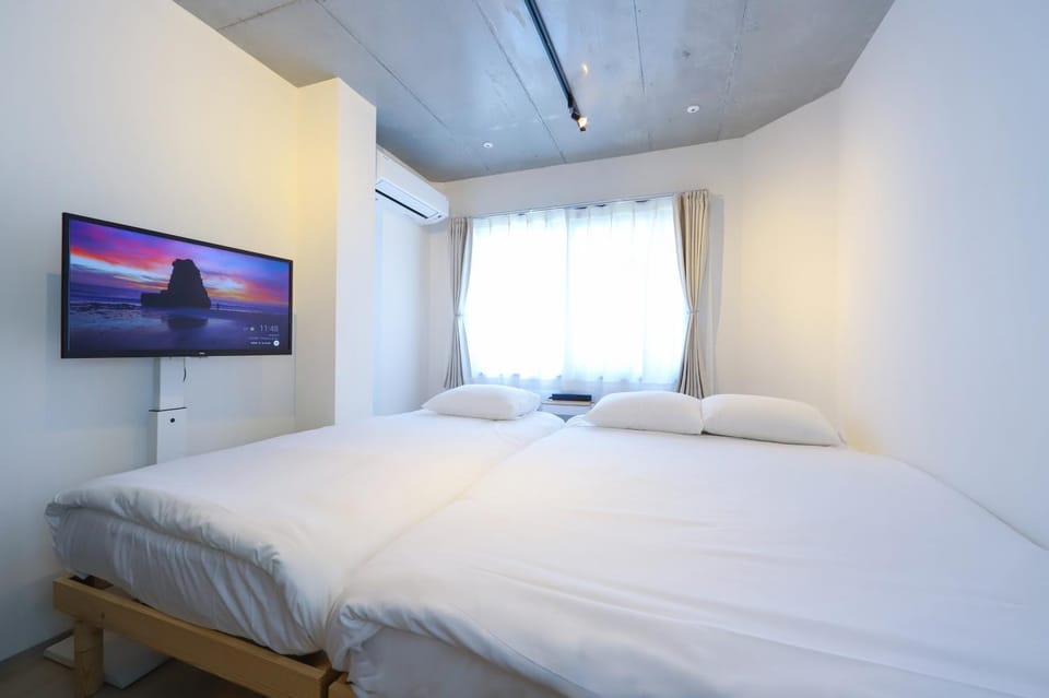One room in a newly built condominium Apartment in Yokohama
