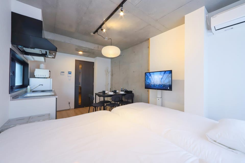 One room in a newly built condominium Apartment in Yokohama