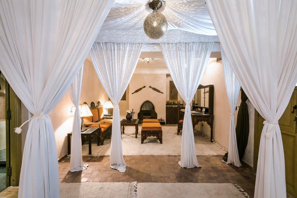 Bed, Living room, Photo of the whole room, Bedroom