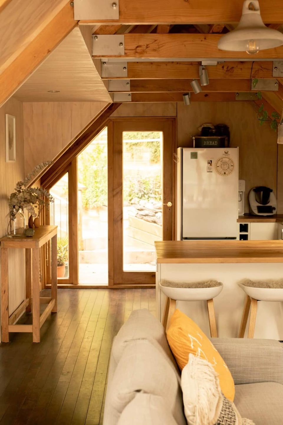 Kitchen or kitchenette, Seating area, Dining area