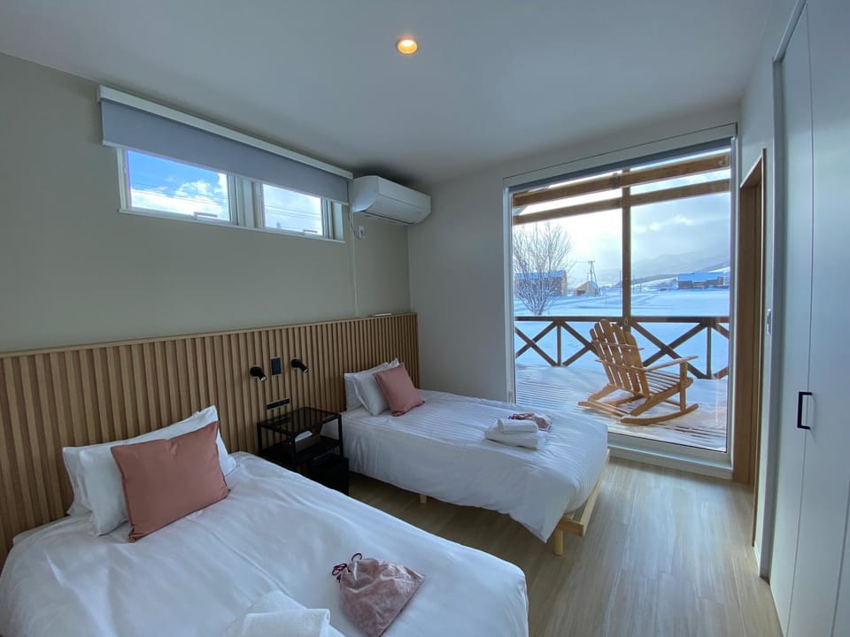 Bedroom, air conditioner