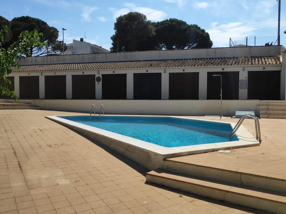 Casa familiar con piscina a 5 min de la playa de Riells - HISP-7-46 House in L'Escala