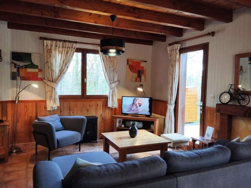 Chalet en vallée Dordogne, jardin privé et piscine partagée Country House in Souillac